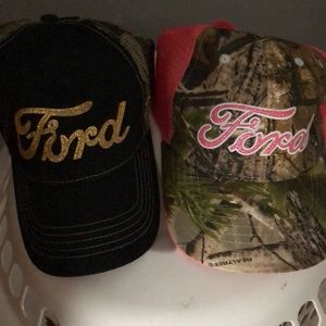 2 Ford hats🖤💗
